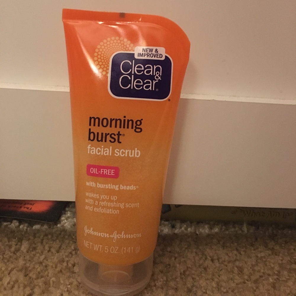 🛍2 for $6🛍 Clean and clear facial scrub